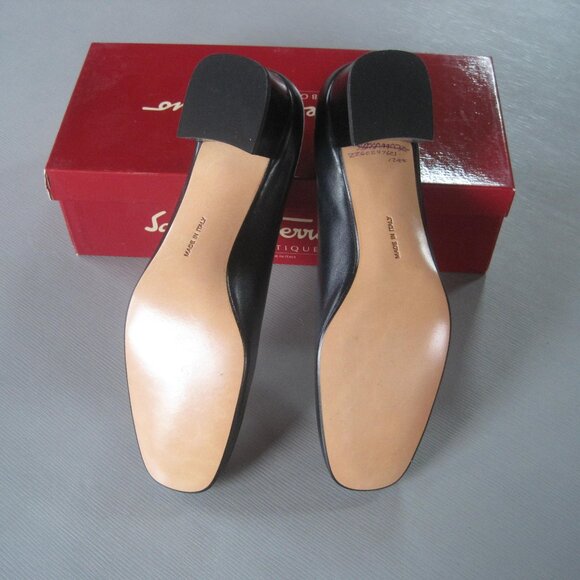 New in Box Salvatore FERRAGAMO "Gift" Navy with gold colored buckle 2”; 9B - Picture 3 of 3